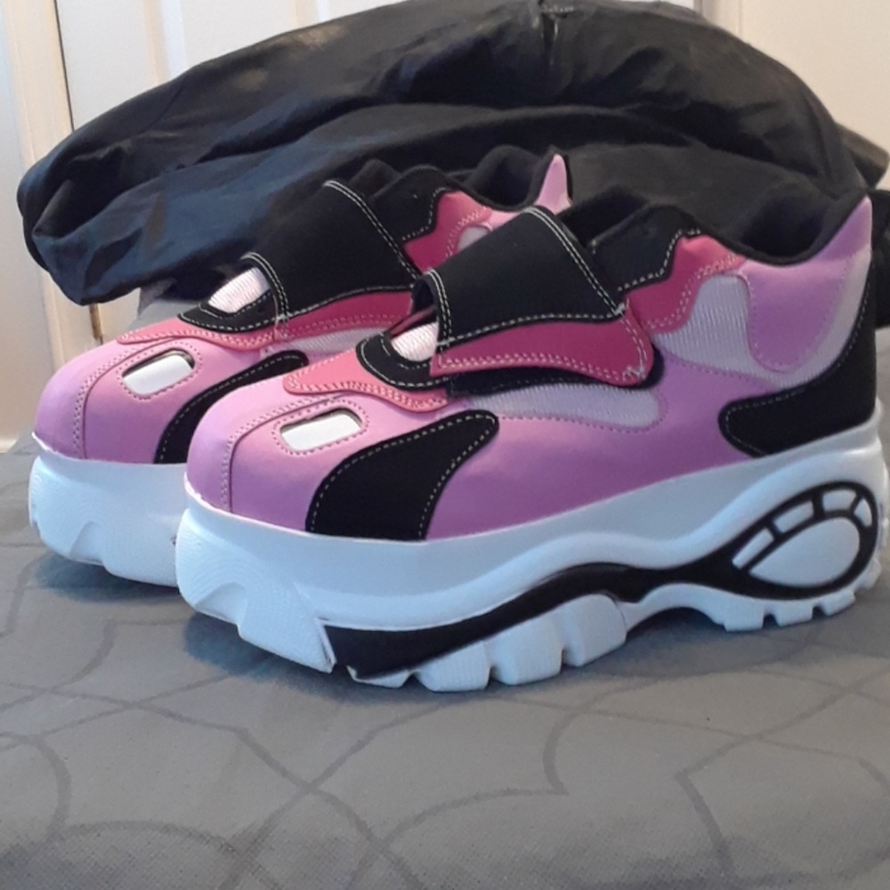 Platform sneakers